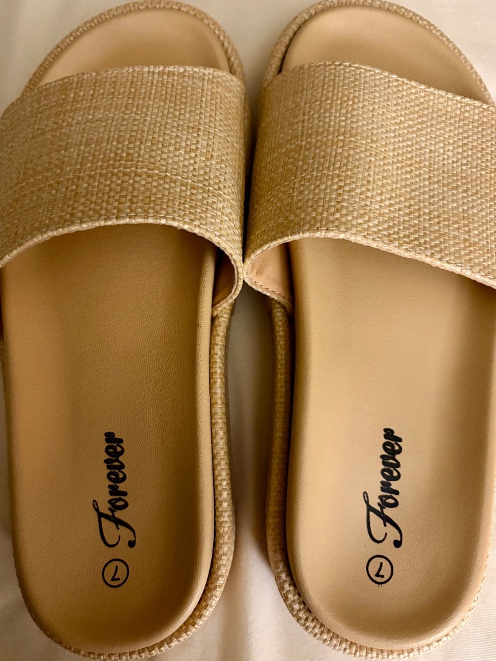 Forever women's beige raffia woven slide sandals in size 7